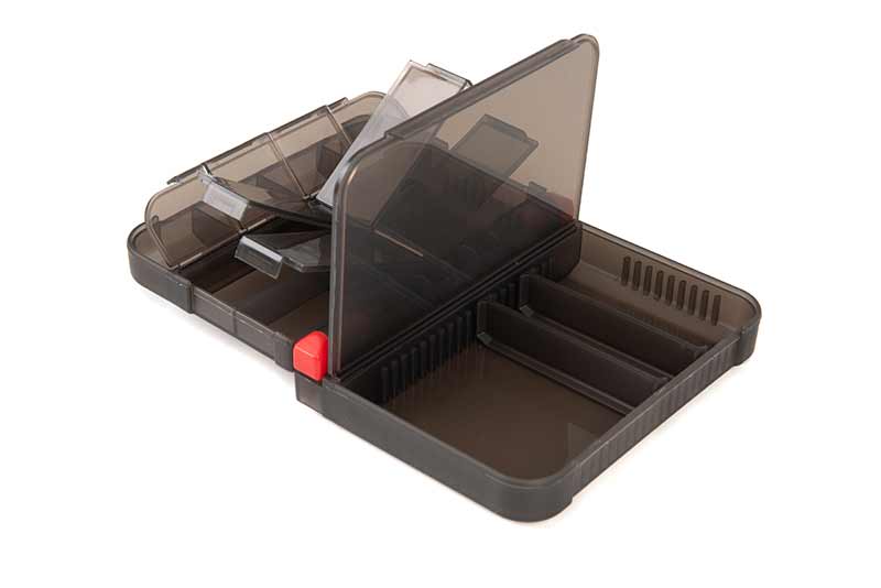 Caja de accesorios de pesca Fox Rage, mediana, con compartimentos para anzuelos y clips, almacenamiento organizado.