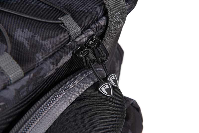 Sac à dos avec boîtes Fox Rage} Voyager Camo Medium