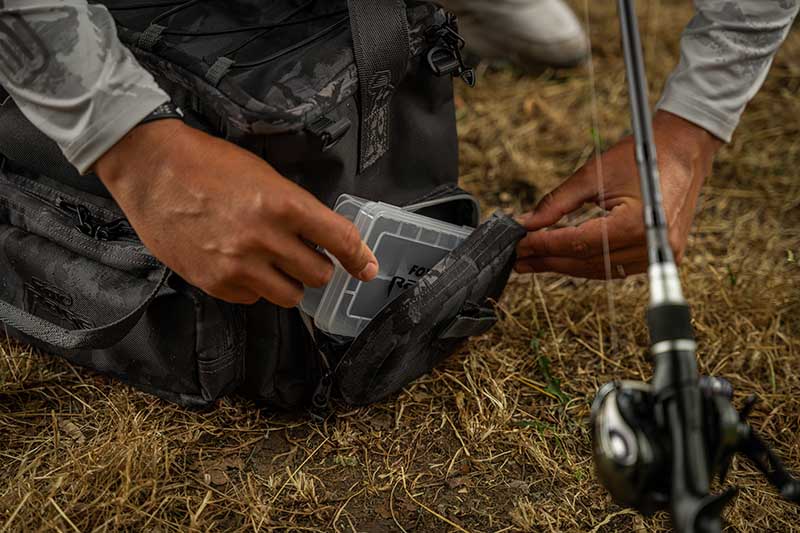 Sac à dos avec boîtes Fox Rage} Voyager Camo Medium