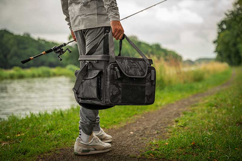 Sac à dos avec boîtes {{8b06666d40715d7a04f861406fdf589841}}} Voyager Moulé Camo XL